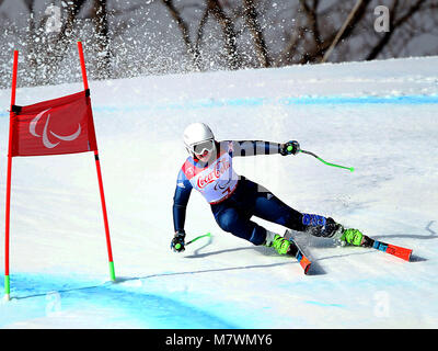 Gran Bretagna Kelly Gallagher nel femminile super combinate, ipovedenti Super G all'Jeongseon Alpine Center durante il giorno quattro del PyeongChang 2018 Paralimpiadi Invernali in Corea del Sud. Foto Stock