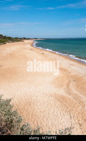 Lunga spiaggia di Aspendale sulla Port Phillip Bay, Melbourne, Australia Foto Stock