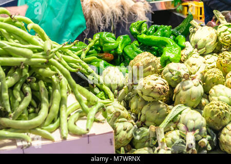 Ortaggi vari nel mercato centrale di Valencia, Spagna Foto Stock