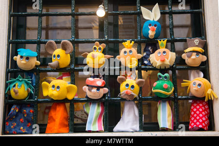 DUBROVNIK, Croazia, 17 settembre 2016 - Funny colorato bambole in vendita, Dubrovnik, Dalmazia, Croazia, Europa Foto Stock