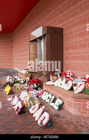 Il Memoriale di Hillsborough ad Anfield Liverpool in memoria dei 96 persone morte in 1989, esso è la nuova posizione sotto il nuovo cavalletto principale. Foto Stock