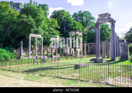 WINDSOR, Regno Unito -28th Aug 2016: le rovine della città romana di Leptis Magna è sul display per i turisti presso il Windsor Great Park di Windsor. Foto Stock