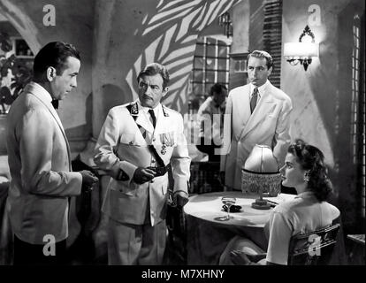 CASABLANCA 1942 Warner Bros film con da sinistra: Humphrey Bogart, clausola piogge, Paolo Henreidf, Ingrid Bergman. Foto Stock