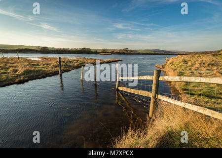 EAST SUSSEX, Regno Unito - FEB 2018: Fiume Cuckmere e Haven in un assolato pomeriggio invernale Foto Stock