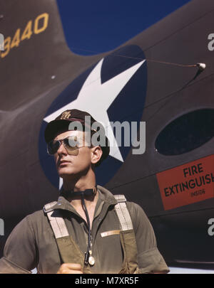 F.W. Hunter, pilota di prova dell'esercito, Douglas Aircraft Company, Long Beach, California, USA, Alfred T. Palmer, USA Ufficio delle informazioni di guerra, ottobre 1942 Foto Stock