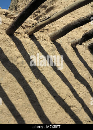 Case e palazzi fatti di adobe e terra a Diriyya / Diriyah, la casa della dinastia al Saud in Arabia Saudita. Foto Stock