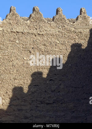 Case e palazzi fatti di adobe e terra a Diriyya / Diriyah, la casa della dinastia al Saud in Arabia Saudita. Foto Stock