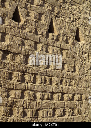 Case e palazzi fatti di adobe e terra a Diriyya / Diriyah, la casa della dinastia al Saud in Arabia Saudita. Foto Stock