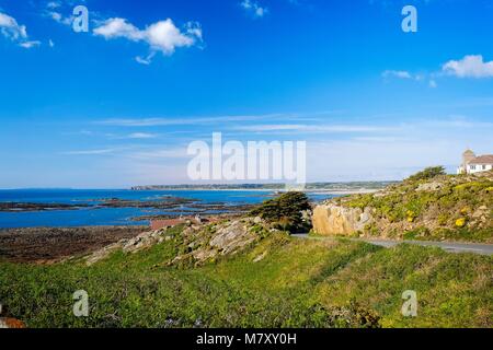 CORBIERE guardando attraverso ST OUENS BAY JERSEY ISOLE DEL CANALE Foto Stock