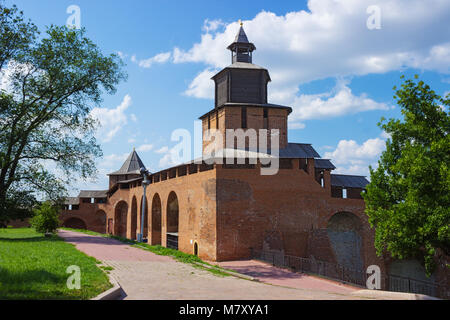 RUSSIA, Nizhny Novgorod - Agosto 06, 2014: Nizhny Novgorod Cremlino oltre cinquecento anni. Questa è una delle torri Foto Stock