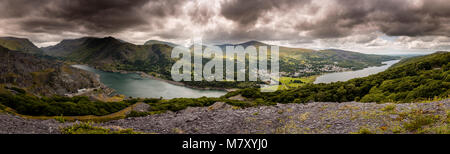 Vista panoramica di Llanberis e Dinorwig cava di ardesia, Snowdonia, Galles Foto Stock