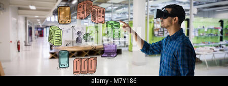 Immagine composita della vista laterale di imprenditore gesticolando mentre cercano anche se la realtà virtuale simulator Foto Stock