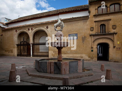 Cordoba Plaza del Potro. Fohlenplatz. Ospedale Ehemaliges heute Kunstmuseum davor Fohlenbrunnen Foto Stock