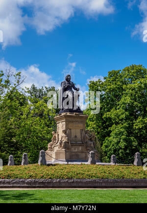 Statua di Joost van den Vondel, Parco di Vondel Amsterdam North Holland, Paesi Bassi Foto Stock