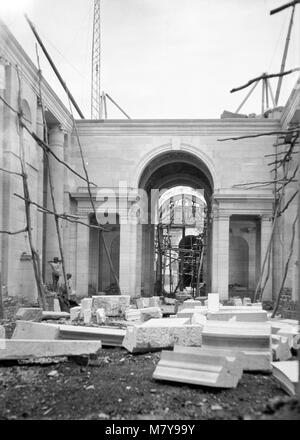 La costruzione di Rashtrapati Bhavan foto scattata da A. G. Shoosmith, Edwin Lutyens il rappresentante in New Delhi, dove ha lavorato da 1920-1931.Shoosmith uscì in India nel 1920 da Edwin Lutyens' rappresentante permanente a Nuova Delhi. Quando il nuovo capitale è stato in aumento, Lutyens e Herbert Baker usciti solo per un paio di mesi ogni inverno mentre il rappresentante permanente era sul posto tutto l'anno, e Shoosmith il lavoro era per supervisionare la costruzione del viceré's House Foto Stock