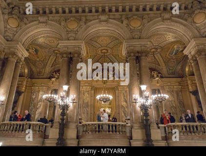 Grand Staircase, Teatro dell'Opera Garnier, Parigi, Francia Foto Stock
