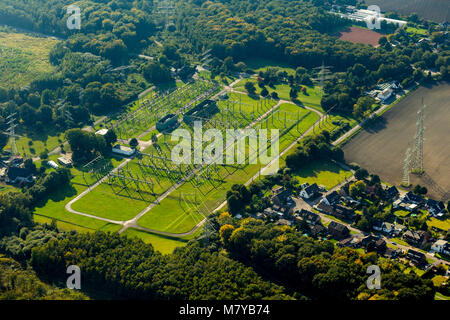 Vista aerea, sottostazioni in Poeppinghausen Wewelingstrasse alta tensione tralicci, Castrop-Rauxel, la zona della Ruhr, Renania settentrionale-Vestfalia, Germania, Europa, bir Foto Stock