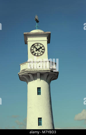 Il mini faro/clock tower by Roath Park Lake Foto Stock