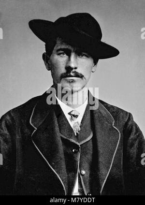 Wyatt Earp (1848-1929). Ritratto del famoso American delegati e giocatore, c.1870. Foto Stock