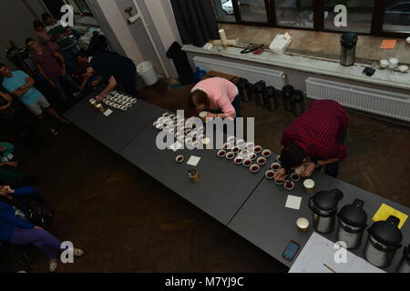 Caffè professionale cuptasting concorrenza Foto Stock