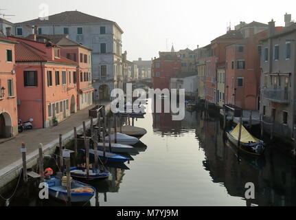 Chioggia, Italia - 28 gennaio 2018. La città di Chioggia centro storico della città. Canal Vena con barche. Foto Stock