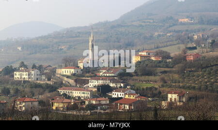 Panorama di splendidi paesaggi nei Colli Euganei Parco Regionale, Italia Foto Stock