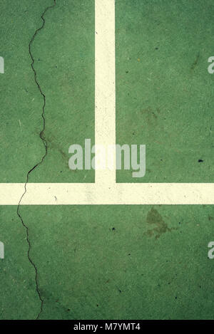 In prossimità di un campo da tennis e verniciato e linee. Foto Stock