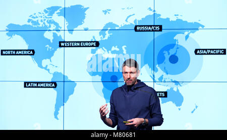 14 marzo 2018, Germania, Herzogenaurach: Kasper Rorsted, amministratore delegato di Adidas AG, parlando al risultato annuale conferenza stampa di adidas AG. Foto: Daniel Karmann/dpa Foto Stock