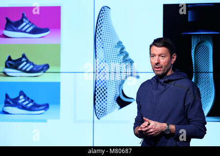 14 marzo 2018, Germania, Herzogenaurach: Kasper Rorsted, amministratore delegato di Adidas AG, parlando al risultato annuale conferenza stampa di adidas AG. Foto: Daniel Karmann/dpa Foto Stock