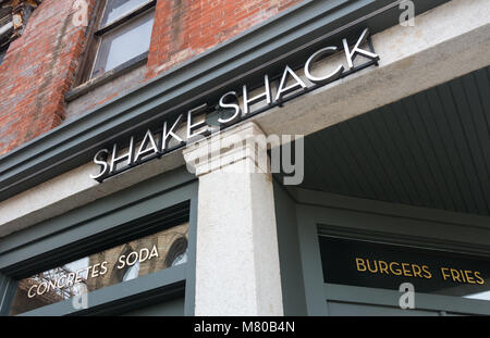 Shake Shack segno al di fuori della no-ristorante di ribaltamento in Dumbo, Brooklyn Foto Stock