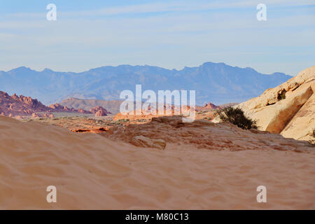 Deserto di sabbia a cupole bianche di area il Parco della Valle di Fire State nella periferia di Las Vegas, Nevada, negli Stati Uniti. Foto Stock