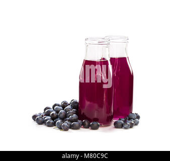 Il succo di mirtillo in bottiglie di vetro Foto Stock