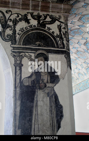 Pittura della Vergine Maria che regge un crocefisso. Santo Domingo ex-convento, Oaxtepec, Messico Foto Stock