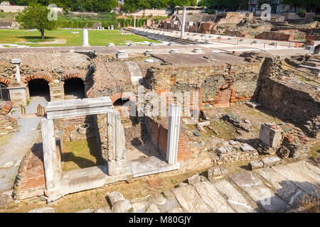 Rovine dell antica Agorà greca (successivamente romana Forum) di Salonicco. Macedonia, Grecia, Europa Foto Stock
