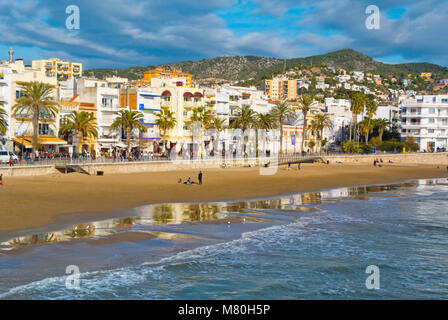 Platja de Sant Sebastia, Sitges, Catalogna, Spagna Foto Stock