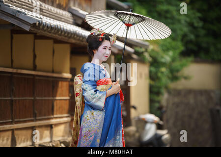 Giapponese Geisha Maiko isolato Foto Stock