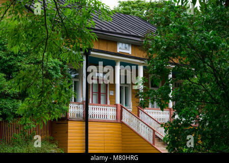 Helsinki, Finlandia. Agosto 26, 2017. Casa colorati in Suomenlinna (Sveaborg) Fortezza Foto Stock