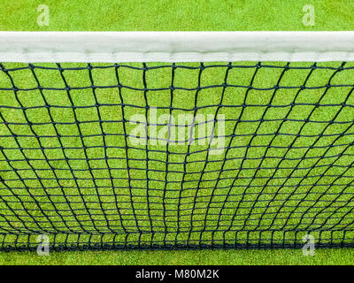 Campo sportivo con tappeto erboso artificiale per giocare a calcio o di  futsal Foto stock - Alamy