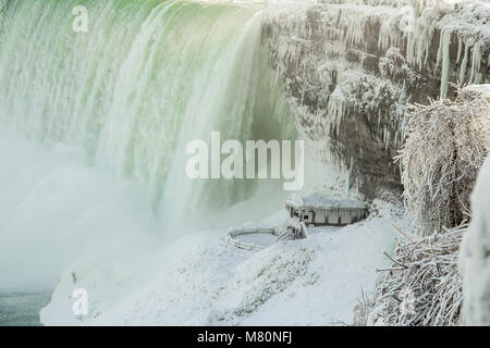 Cascata Horseshoe, Niagara Falls, Ontario, Canada, congelato in inverno Foto Stock