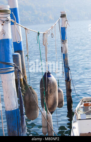 Poco docking in Montisola isola nel mezzo del lago d'Iseo - Italia Foto Stock