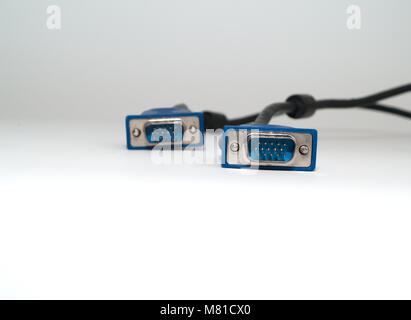 Cavo vga, su uno sfondo bianco. Foto Stock