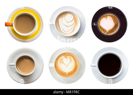 Raccolta di latte caldo il caffè in tazza bianca. Isolato su sfondo bianco. Salvato con un tracciato di ritaglio Foto Stock