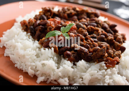 Chili con carne con riso Basmati Foto Stock