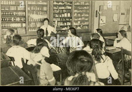 Comunità inglese, un libro di imprese per ragazzi e ragazze (1921) (14597504390) Foto Stock