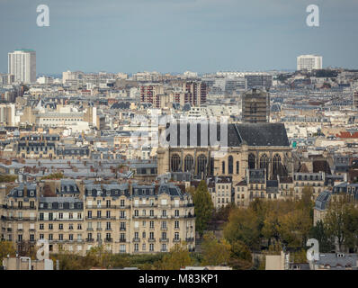 Vista della chiesa di Saint-Gervais-et-Saint-Protais, Parigi, Francia dal tetto del Pantheon Foto Stock