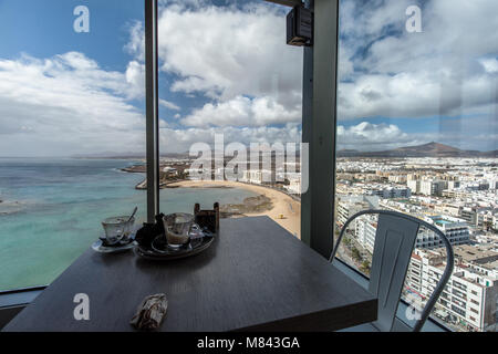 Vista dal diciassettesimo piano del Gran Hotel, Arrecife Lanzarote Foto Stock