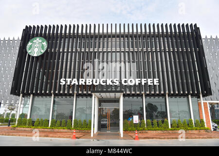 AYUTTHAYA - MARZO 10 : caffè Starbucks in Thailandia, Corporation è un Americano global coffee company e coffeehouse, durante il giorno ore il 1 marzo Foto Stock