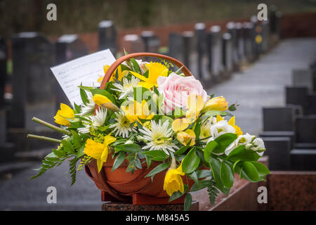Fiori per funerali a graveside Foto Stock