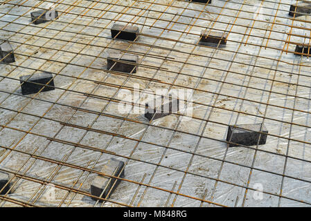 Ferro da stiro Rebar, pronto per il calcestruzzo per essere versata Foto Stock