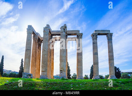 Il Tempio di Zeus Olimpio (Greco: Naos tou Olimpiou Dios), noto anche come il Olympieion, Atene, Grecia. Foto Stock